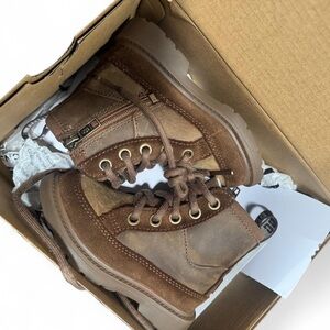 Brown ugg boots toddler 7C